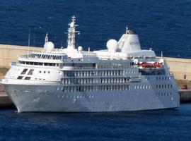 Los cruceros  'Silver Cloud' y 'Star Legend' pasan el Día de Asturias en Gijón