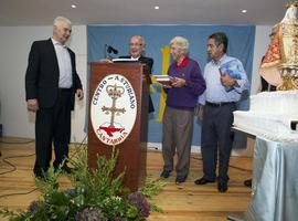 Revilla preside en el Centro Asturiano el homenaje a José Ramón Sánchez y 'Amigos de Cudillero'