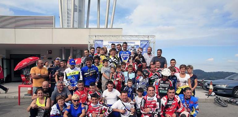 Clásicas y trial para delicia de la afición motociclista asturiana
