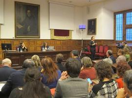 Duflo ve las alcaldías como puestos excelentes para empoderar a las mujeres en países pobres