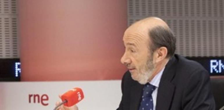 Rubalcaba: El PP tendrá que explicar por qué no quiere que "los que tienen grandes patrimonios paguen más impuestos"