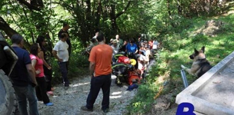 Efectivos de rescate buscan a un vecino desaparecido en la Sierra de Ques, en Piloña