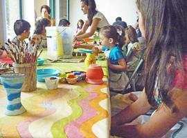 Taller infantil 'Amagüestu de barro' en el Centro del Prerrománico Asturiano