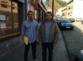 Podemos reivindica con vecinos de Navelgas presupuesto para la As219