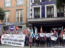 Recortes Cero - Grupo Verde con los trabajadores de la limpieza en Oviedo
