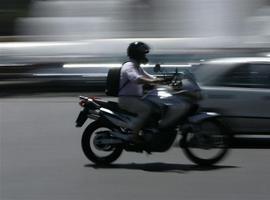 Desconectar la batería y llenar el depósito, claves para hibernar la moto