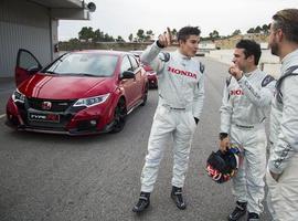 Marc Màrquez, Dani Pedrosa, Toni Bou y Tiago Monteiro en el Honda Civic Type R 