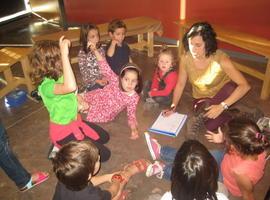  'Merienda literaria' para peques en el Parque de la Prehistoria de Teverga