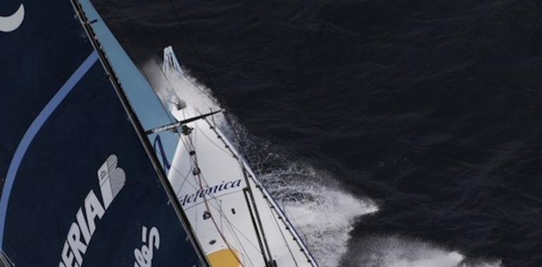 El Telefónica pone el rumbo al puerto de salida de la Volvo Ocean Race