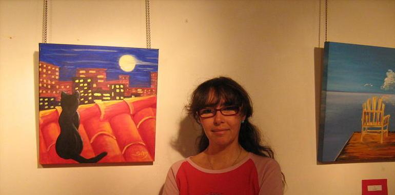 Se amplía hasta el 30 de septiembre la exposición pictórica de Samantha Varas en Llanes 