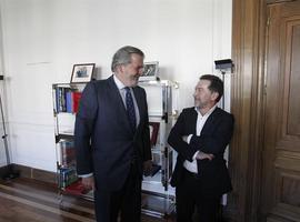 El Principado acusa de deslealtad al Gobierno Rajoy que ahora niega la especialidad de asturiano