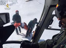 La Guardia Civil rescata el cadáver de un montañero madrileño tras despeñarse en Peña Ubiña
