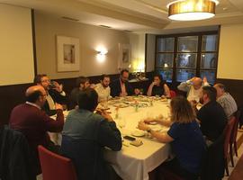 El 'Club de los viernes' contra Podemos y a favor de que el Estado no regule