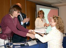 Teléfonos inteligentes a 'a manu' de más de 300 usuarios de centros sociales de mayores 