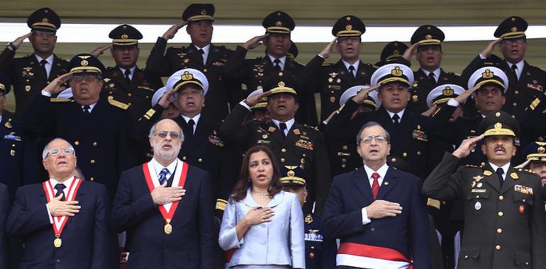 Vicepresidenta del Perú preside el Día de las FF.AA