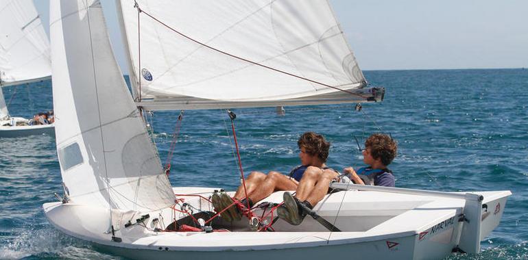 Tercera tirada del Trofeo de Verano de Vela Ligera en Gijón