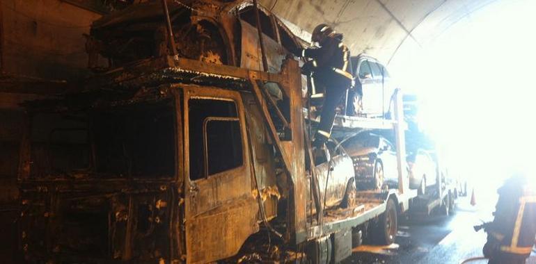 Arde un camión en el túnel de Somosierra