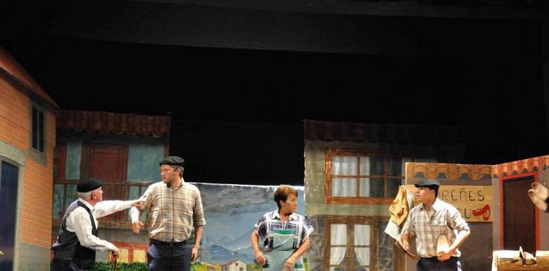La compañía de teatro asturiana “Rosario Trabanco” actúa este viernes en Poo
