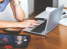 El número de internautas compradores supera los 20,4 millones en España