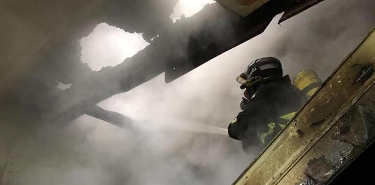 Sofocado incendio en una casa rural en Grandas de Salime