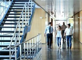 La empresa Indra prevé incorporar a 1.500 universitarios en 2017