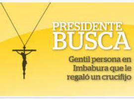 Presidente Correa busca persona que le regaló un crucifijo en Ibarra 
