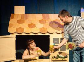 Doble función de 'En Casa' de Caramuxo Teatro, este domingo en el Paraninfo de la Laboral