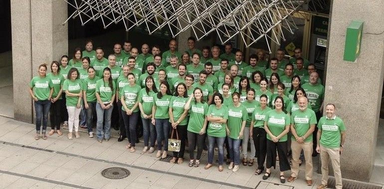 Los trabajadores de Caja Rural de Asturias celebran su #sumatealverde