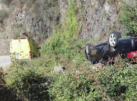 Un herido leve en un accidente de tráfico en Tineo