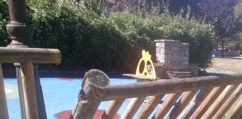 Somos denuncia el abandono del parque de Santa Cruz de Mieres