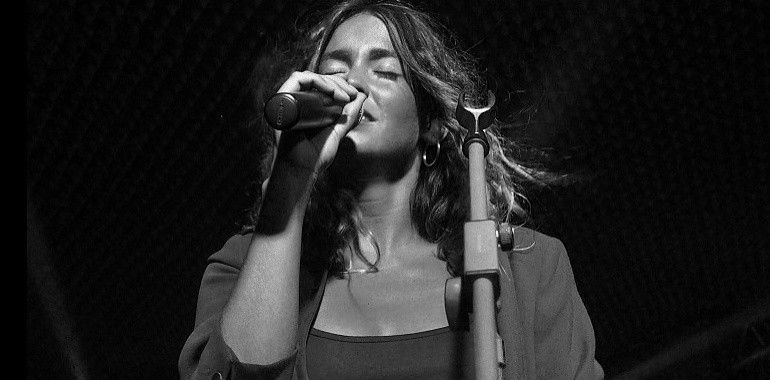 Sofía Ellar llena Sir Laurens en el penúltimo 