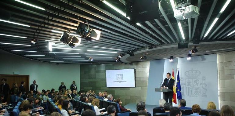 Rajoy anuncia el cese del presidente y Gobierno de Cataluña