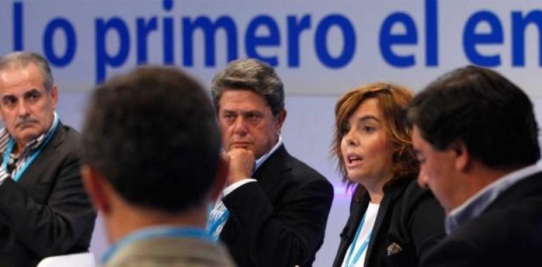 Sáenz de Santamaría tacha de “hipocresía política” la propuesta de Rubalcaba sobre el IVA