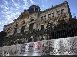 El plumeru La Pampa invadió la Xunta Xeneral