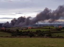 Ecologistas denuncian que el incendio de Gijón dispara la contaminación 