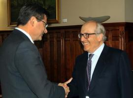 El nuevo presidente de la Fundación Princesa visita la Junta General